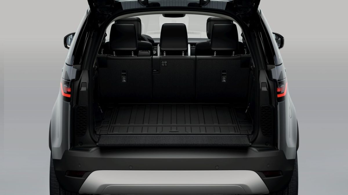 Loadspace Rubber Mat - Ebony, with Rear Air Conditioning